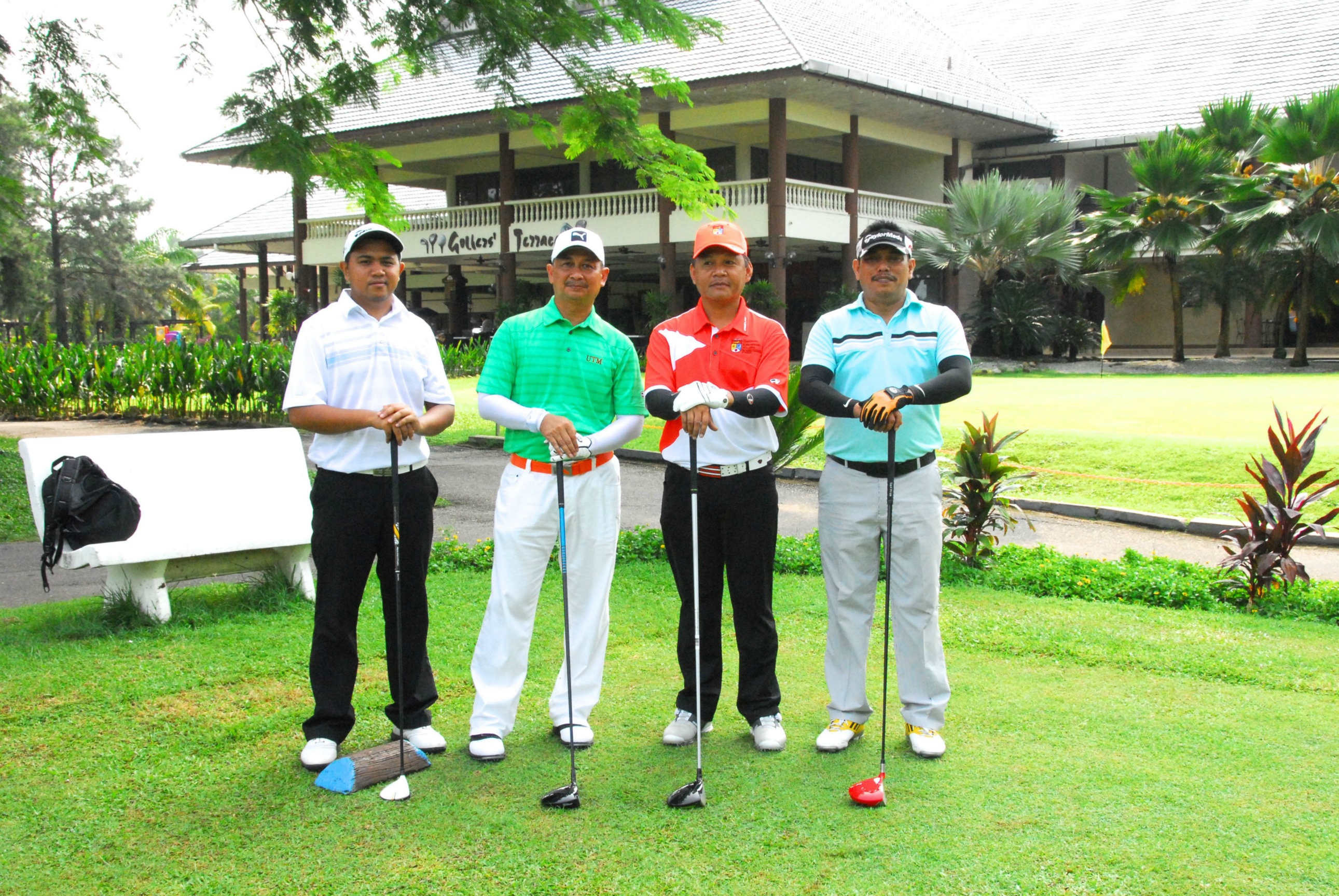 PRO15 157 GOLF DSC 0350.JPG